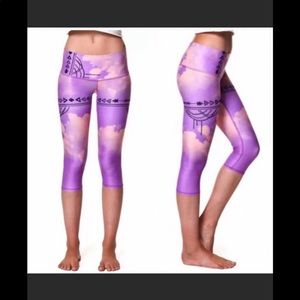 Teeki yoga crop/capris Purple Haze arrows Large